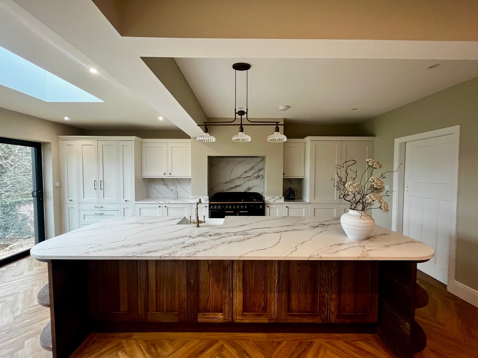 Bespoke kitchen units, made to measure and available nationwide